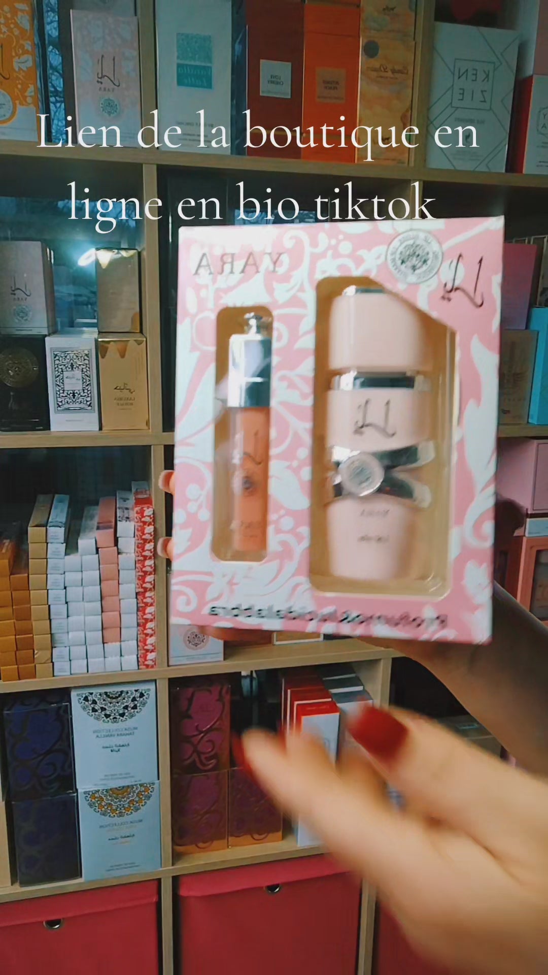 Lot petit budget coffret Yara rose eau de parfum 30 ml et un lip gloss 4 ml