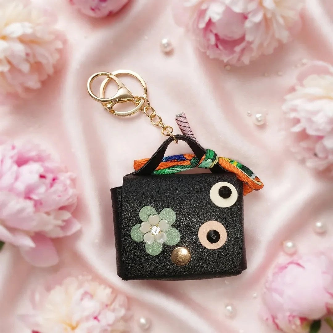 Duo Chic & Olfactif : Mini Porte-Monnaie Bijou de Sac + Huile de Parfum "Collection Platinium"