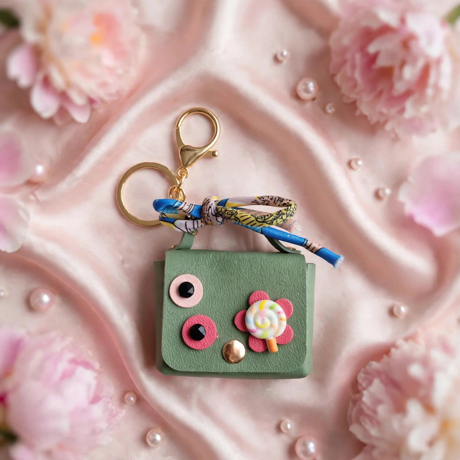 Duo Chic & Olfactif : Mini Porte-Monnaie Bijou de Sac + Huile de Parfum "Collection Platinium"
